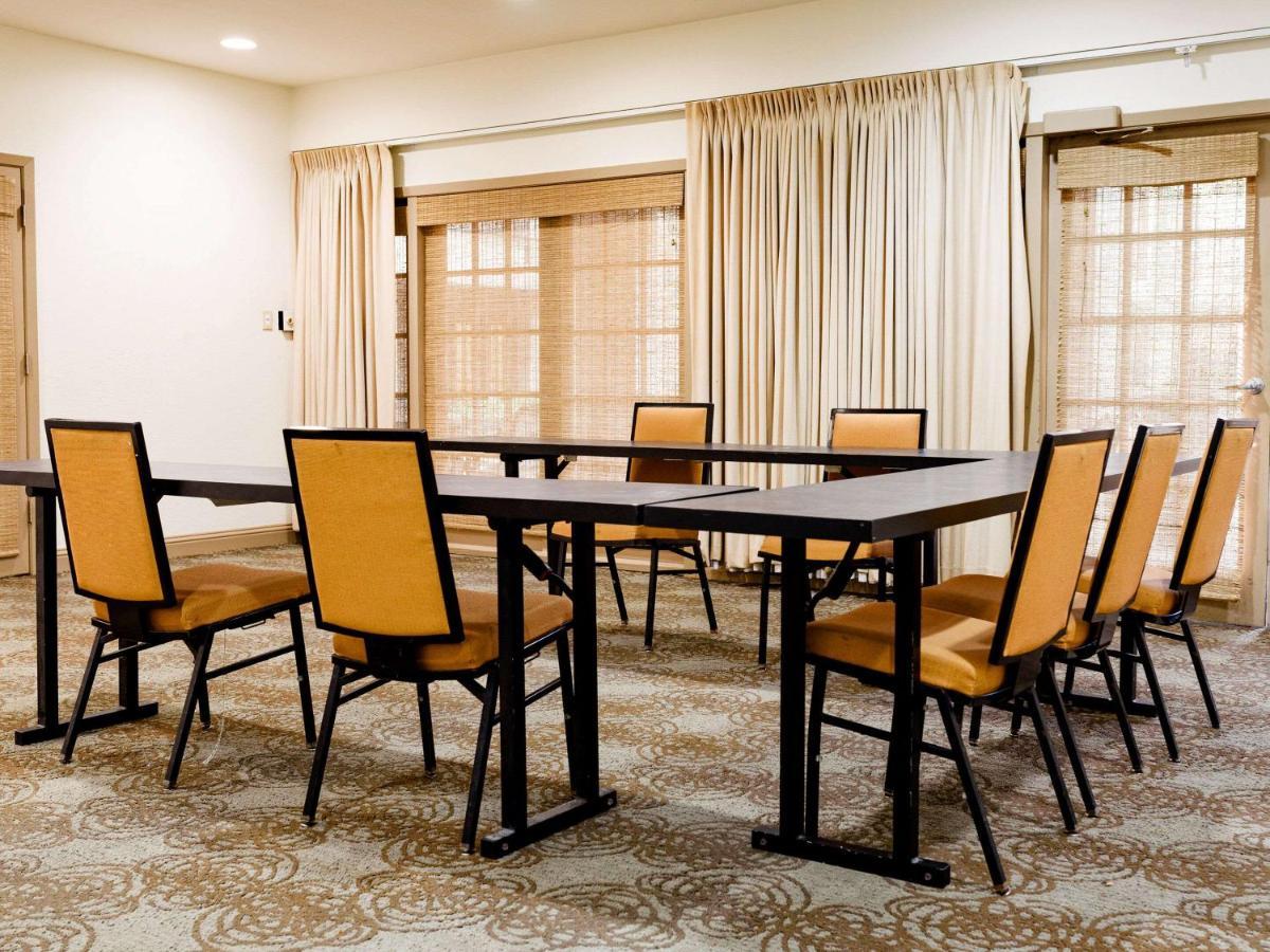 Comfort Suites Baton Rouge South I-10 Inniswold Екстериор снимка