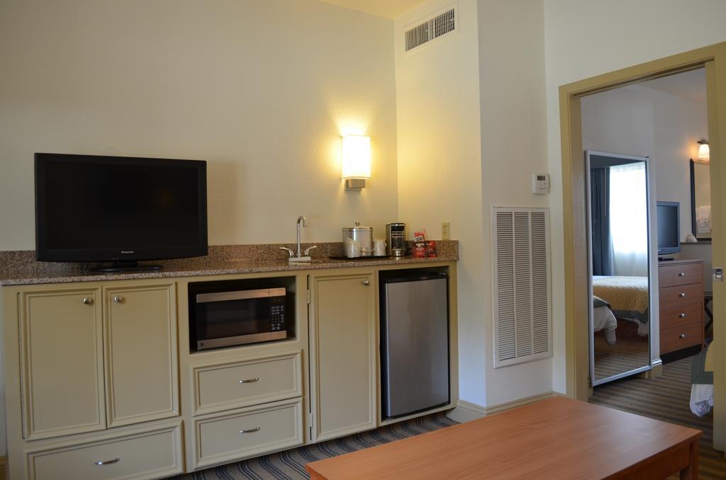 Comfort Suites Baton Rouge South I-10 Inniswold Екстериор снимка